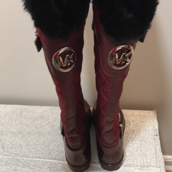 Michael Kors quilted fleece lined rain boot. - Picture 2 of 9